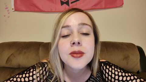 lunalovelyy @ myfreecams on 20230927