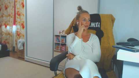 merlyn4u @ myfreecams on 20230928