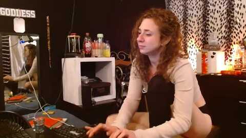 littlemisszee @ myfreecams on 20231001