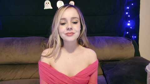 lunalovelyy @ myfreecams on 20231003