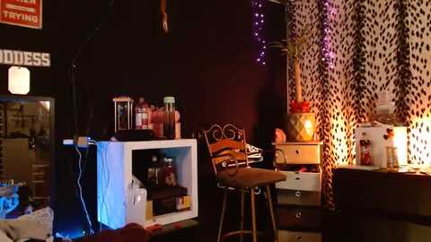 littlemisszee @ myfreecams on 20231004