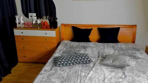 sofiareginald @ myfreecams on 20231004