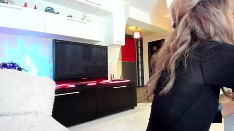 smileytinaa @ myfreecams on 20231010