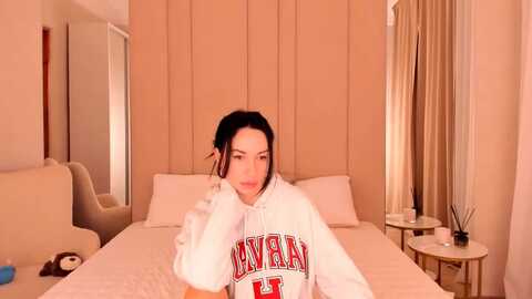 annalils @ myfreecams on 20231013