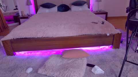 lorettelorena @ myfreecams on 20231013