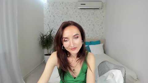 yuliya_28 @ myfreecams on 20231014