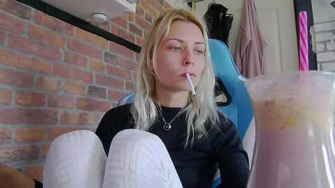 karoline121 @ myfreecams on 20231017