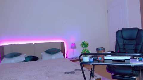 lorettelorena @ myfreecams on 20231017