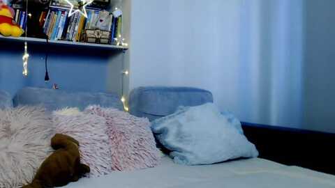 misslilie @ myfreecams on 20231018