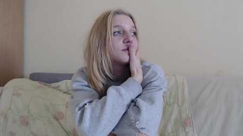 lunarwltch @ myfreecams on 20231019