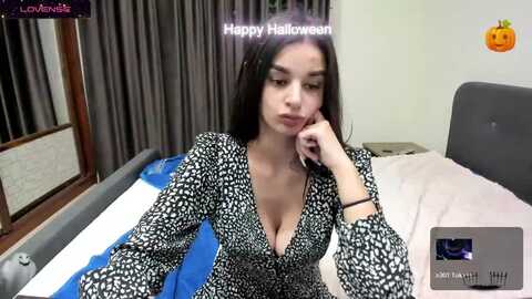 oliviawowww @ myfreecams on 20231021