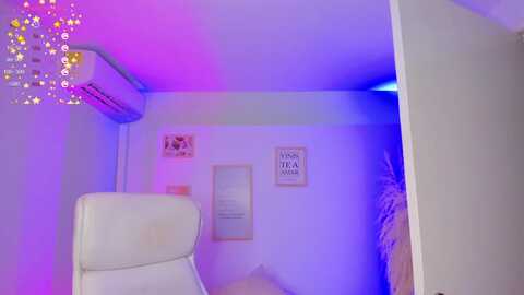alyssia_dange @ myfreecams on 20231022