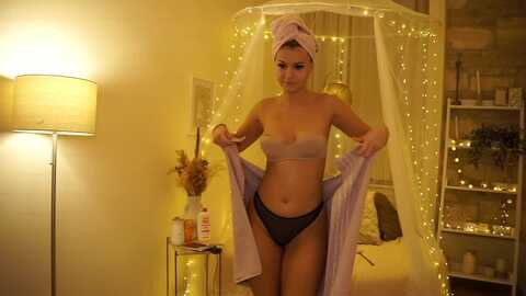 aurora_sweet @ myfreecams on 20231022