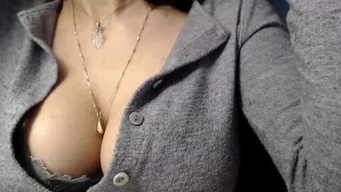 lolaspie @ myfreecams on 20231023