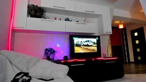 smileytinaa @ myfreecams on 20231023