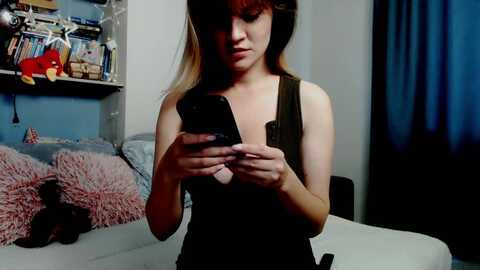 misslilie @ myfreecams on 20231028