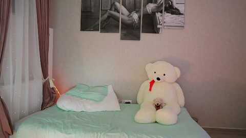 rileyreid_18 @ myfreecams on 20231031