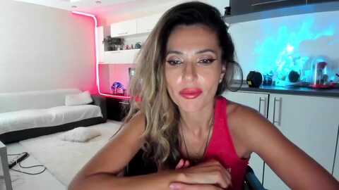 smileytinaa @ myfreecams on 20231031