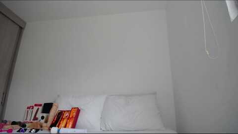 isagamboa @ myfreecams on 20231102