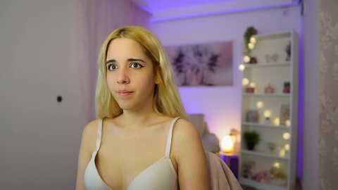 katie_kush18 @ myfreecams on 20231103