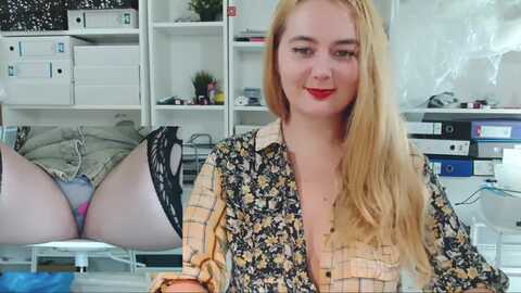 it_ariana @ myfreecams on 20231106