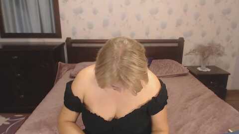 paradisapples @ myfreecams on 20231106