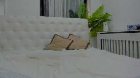 alma_whiteee @ myfreecams on 20231107