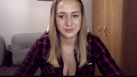 catrinlips @ myfreecams on 20231107