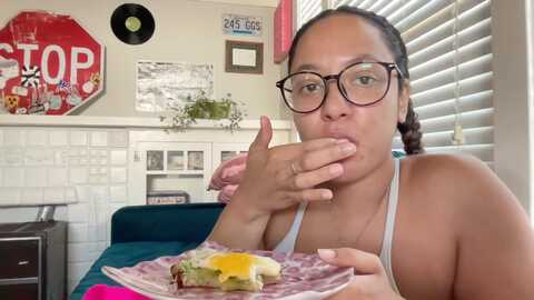 dreamyriri @ myfreecams on 20231108