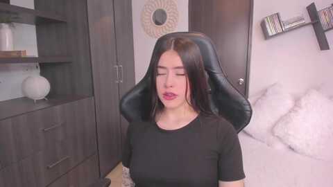 iris_westt @ myfreecams on 20231108