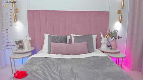 milavox @ myfreecams on 20231108