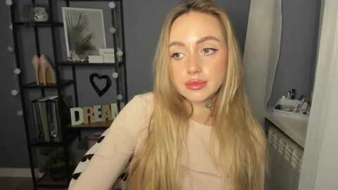 flowercoralie @ myfreecams on 20231109