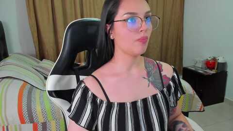 jxssicx23 @ myfreecams on 20231112