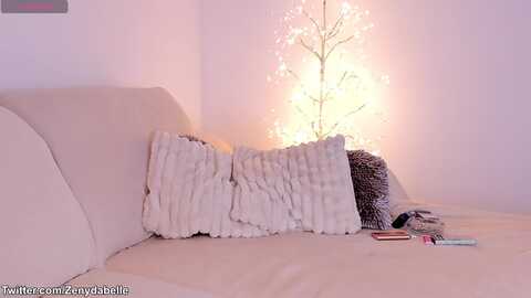 zennyrosse @ myfreecams on 20231112