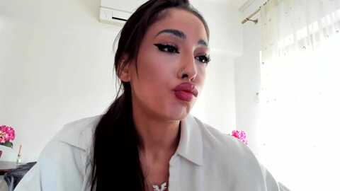 awesomejolie @ myfreecams on 20231113