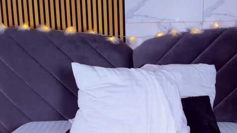 awwwella @ myfreecams on 20231113