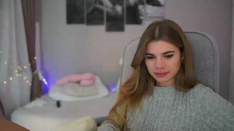 rileyreid_18 @ myfreecams on 20231117