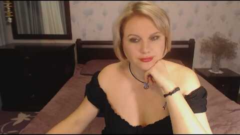 paradisapples @ myfreecams on 20231118