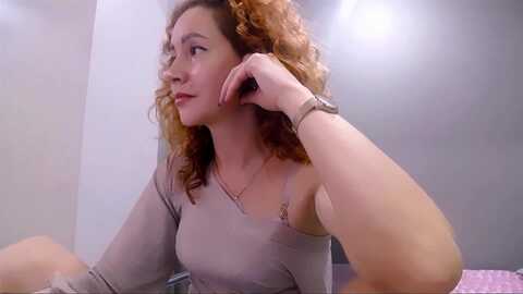 xeniamilf @ myfreecams on 20231118