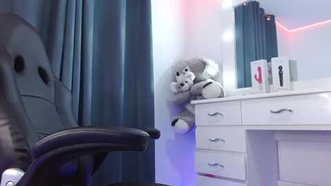 sarellelopez @ myfreecams on 20231121