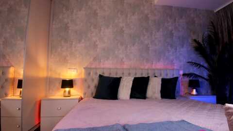 mq_raisa @ myfreecams on 20231122