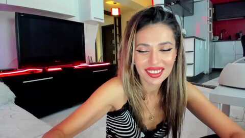 smileytinaa @ myfreecams on 20231122