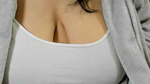 anakareni @ myfreecams on 20231129