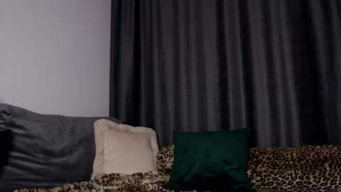 luanalux @ myfreecams on 20231130