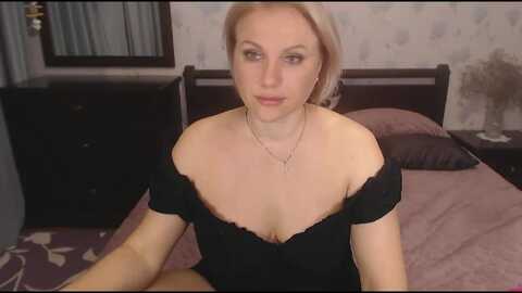 paradisapples @ myfreecams on 20231205