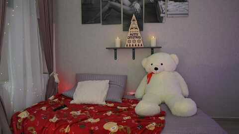 rileyreid_18 @ myfreecams on 20231205