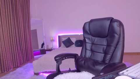 lorettelorena @ myfreecams on 20231208