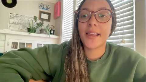 dreamyriri @ myfreecams on 20231213
