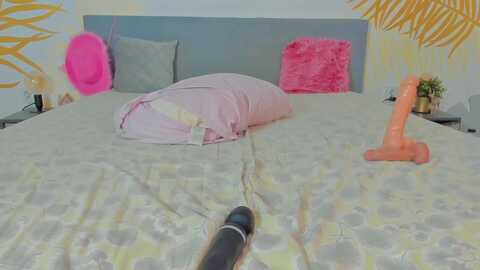 pinkyyishere @ myfreecams on 20231214