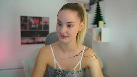 natalliastarr @ myfreecams on 20231215